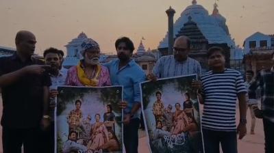 संजय मिश्रा ने पुरी के जगन्नाथ मंदिर में किए दर्शन, अमिताभ बच्चन को
