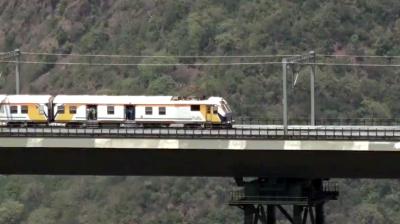 केंद्र ने रेलवे कर्मचारियों के लिए किया दीपावली बोनस का ऐलान; 2 हजार