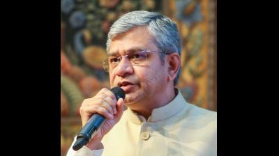 वर्ष 2014 से 2026 के बीच भारतीय रेलवे ने 54,600 किमी ट्रैक का नवीनीकरण किया: अश्विनी वैष्णव