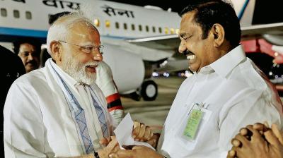 पारंपरिक तमिल पोशाक में तिरुचिरापल्ली पहुंचे पीएम मोदी