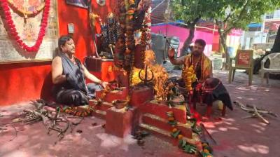 बिहार : मुजफ्फरपुर के बगलामुखी मंदिर में गर्भगृह के नीचे स्थापित है
