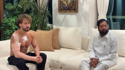 फायरिंग के बाद एकनाथ शिंदे ने टाइगर श्रॉफ से की मुलाकात, घायल अभिनेता