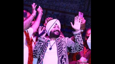 टिहरी के कुंजापुरी मेले में दलेर मेहंदी पर भड़के मंत्री सुबोध उनियाल,