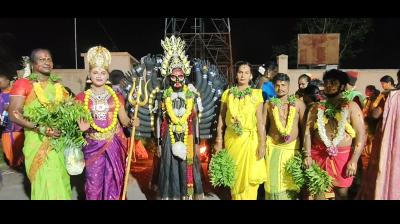 नमक्कल में दशहरा उत्सव की धूम, किन्नर समुदाय के लोगों ने देवी काली का