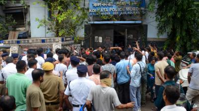 कोलकाता भगदड़ मामले में आरोपी की पत्नी का आरोप, 'पंडाल गिरने का ऐलान