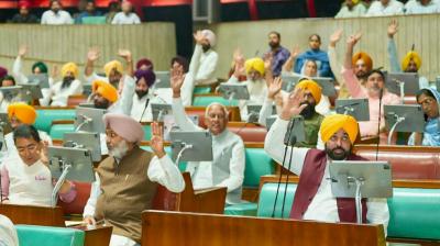 'दिल्ली एयरपोर्ट पर दो घंटे बैठाया, 50 हजार का भरवाया चालान', पंजाब
