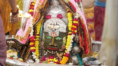 बाबा महाकाल का भांग से शृंगार, भस्म आरती में बड़ी संख्या में शामिल