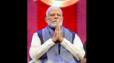 पीएम मोदी पहुंचे काशी, अरविंद टेक्सटाइल्स मिल का करेंगे लोकार्पण, नमो