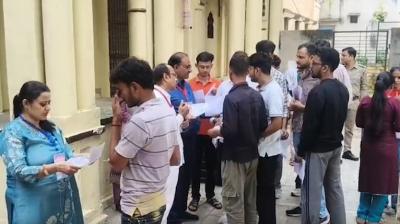 मथुरा में कड़ी सुरक्षा के बीच शुरू हुई पीईटी-2026 परीक्षा, 84 हजार से