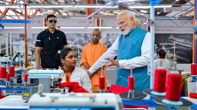 प्रधानमंत्री मोदी ने वाराणसी में अरविंद मिल्स के नए मैन्युफैक्चरिंग