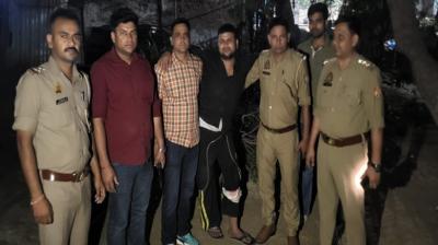 गाजियाबाद: 25 हजार का इनामी बदमाश मुठभेड़ के बाद गिरफ्तार, पैर में