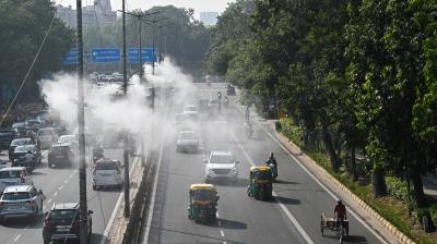 दिल्ली-एनसीआर में ठंड ने दी दस्तक, हल्की बारिश से वायु गुणवत्ता में