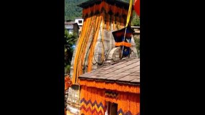त्रियुगी नारायण मंदिर: जहां आज भी जल रही है शिव-पार्वती के विवाह की