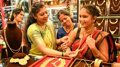 लगातार गिरावट के बाद सोने-चांदी में लौटी चमक, सिल्वर में 0.74 प्रतिशत