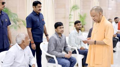 जनता दर्शन : सीएम योगी ने जमीन कब्जे के मामलों में कठोर कानूनी