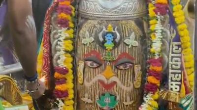राम नाम के बेल पत्र और चंदन से बाबा महाकाल का भव्य शृंगार, भस्म आरती
