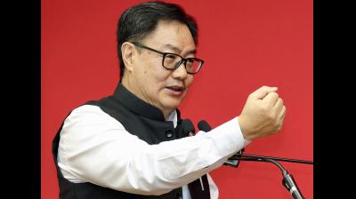 'लोकतंत्र के लिए खतरनाक', नसीरुद्दीन शाह की 'दिमागी नक्सल' टिप्पणी पर