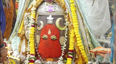 रजत चंद्र-त्रिशूल और मुकुट से सजे बाबा महाकाल, दिव्य स्वरूप देख भाव