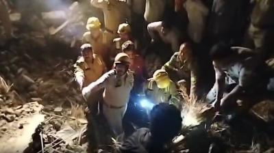 उत्तर प्रदेश: बुलंदशहर के छतारी में निर्माणाधीन दो मंजिला मकान ढहा,