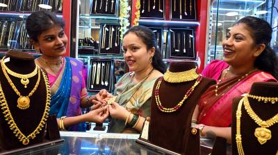 दिवाली से पहले सोने-चांदी की कीमतें धड़ाम, गोल्ड 0.59 प्रतिशत टूटा तो