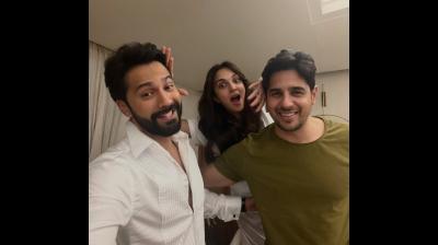 वरुण धवन ने शेयर की सिद्धार्थ और कियारा के साथ फोटो, कैप्शन में