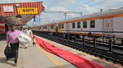 वंदे भारत स्लीपर ट्रेन की सौगात : वाराणसी में हर्ष का माहौल, लोगों