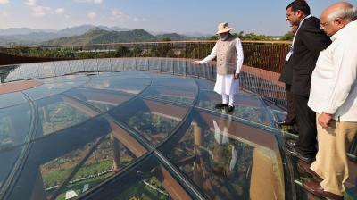 पीएम मोदी ने एकता नगर के रेन फॉरेस्ट और स्काईवॉक का अनुभव लेने का