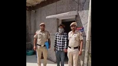 दिल्ली पुलिस ने 15 मामलों में शामिल आरोपी को किया गिरफ्तार, चोरी की स्कूटी व मोबाइल बरामद