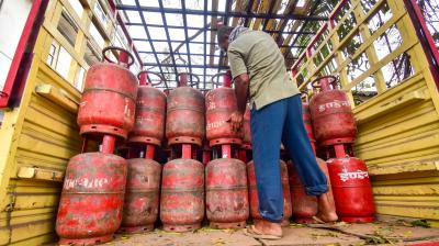एलपीजी सप्लाई बनाए रखने के लिए लगातार प्रयास जारी, संकट के बीच आम नागरिकों को प्राथमिकता: नितिन खारा