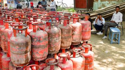 देश में ईंधन की पर्याप्त आपूर्ति, एलपीजी उत्पादन में हुई 30 प्रतिशत की बढ़ोतरी: सरकार