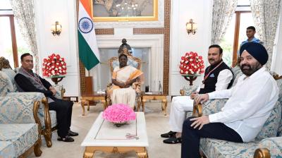 नेशनल कॉन्फ्रेंस के सांसदों ने राष्ट्रपति से की मुलाकात, जम्मू-कश्मीर को पूर्ण राज्य का दर्जा देने की मांग