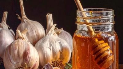 सेहत के लिए संजीवनी है शहद और लहसुन का मिश्रण, हृदय रोगों में लाभकारी