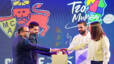 एमसीए के पहले महिला टूर्नामेंट की शुरुआत, रोहित शर्मा ने किया ट्रॉफी का अनावरण