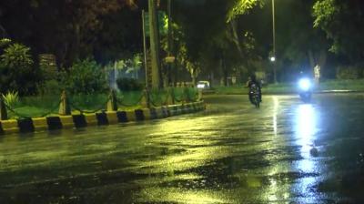 दिल्ली-एनसीआर में बदला मौसम का मिजाज, तेज हवाओं, गरज के साथ हुई बूंदाबांदी