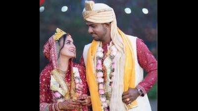 आरसीबी के तेज गेंदबाज यश दयाल ने कंटेंट क्रिएटर श्वेता पुंडीर से की शादी