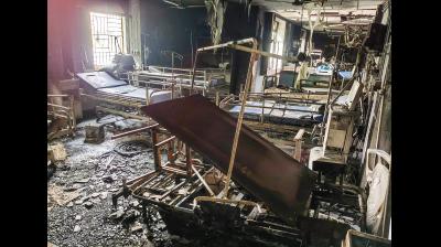 एससीबी अस्पताल हादसा: मृतकों की संख्या 12 हुई, विपक्ष ने मांगा ओडिशा के स्वास्थ्य मंत्री का इस्तीफा