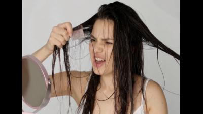 गर्मियों में बाल चिपचिपे? इस आयुर्वेदिक तेल से पाएं सॉफ्ट और हेल्दी बाल