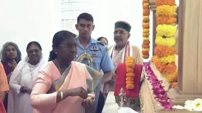 अयोध्या पहुंची राष्ट्रपति द्रौपदी मुर्मु ,‘श्रीराम यंत्र’ स्थापना पूजन में हुईं शामिल