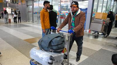 डीजीसीए ने एयरलाइंस को पश्चिम एशिया के नौ देशों के ऊपर से उड़ान न भरने का दिया निर्देश