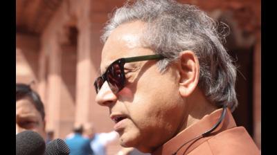 मोदी की विदेश नीति की थरूर ने की सराहना, भाजपा ने बताया बड़ा और स्वागतयोग्य बदलाव