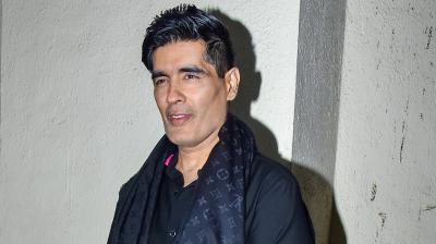 मनीष मल्होत्रा की मां के निधन पर शोक में डूबा फिल्म इंडस्ट्री, अंतिम संस्कार में जुटीं कई बड़ी हस्तियां