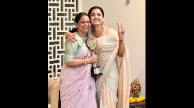 तेलंगाना गद्दर फिल्म अवॉर्ड्स में रश्मिका मंदाना का जलवा, राज्य सम्मान पाकर हुईं भावुक