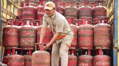 PMUY से लगभग हर घर तक पहुंचा LPG कनेक्शन, वितरण व्यवस्था में सुधार: मंत्री