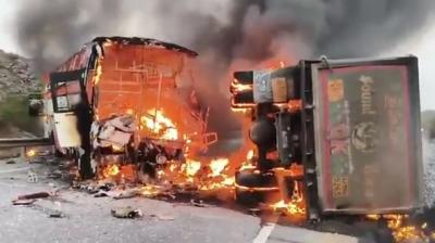 आंध्र प्रदेशः ट्रक से टकराने के बाद बस में आग लगने से 14 लोगों की मौत, सीएम चंद्रबाबू नायडू ने दिए जांच के आदेश