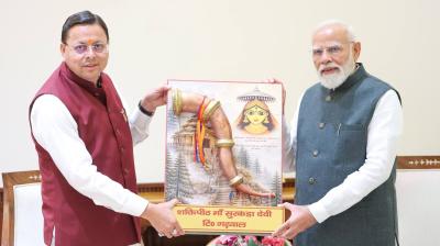 पीएम मोदी से मिले सीएम धामी, मां सुरकंडा देवी की प्रतिकृति की भेंट
