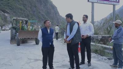 रुद्रप्रयाग: डीएम ने किया जवाड़ी बाईपास का निरीक्षण, 5 से 10 अप्रैल तक दुरुस्त करने के निर्देश