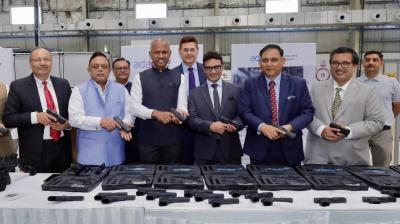 अदाणी डिफेंस ने भारतीय सेना को 2,000 स्वदेशी 'प्रहार' लाइट मशीन गन सौंपकर हासिल की बड़ी उपलब्धि, वैश्विक संघर्षों के बीच कसी कमर