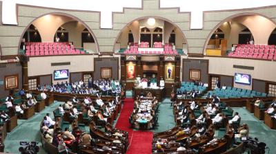 मध्य प्रदेश विधानसभा के बजट सत्र में राज्यपाल के अभिभाषण के दौरान हंगामा