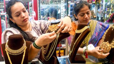 सोने और चांदी में जोरदार उछाल; कीमतें 8,500 रुपए तक बढ़ीं
