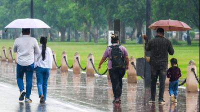 दिल्ली में हल्की बारिश की संभावना, गरज के साथ बारिश और तेज हवाओं की चेतावनी